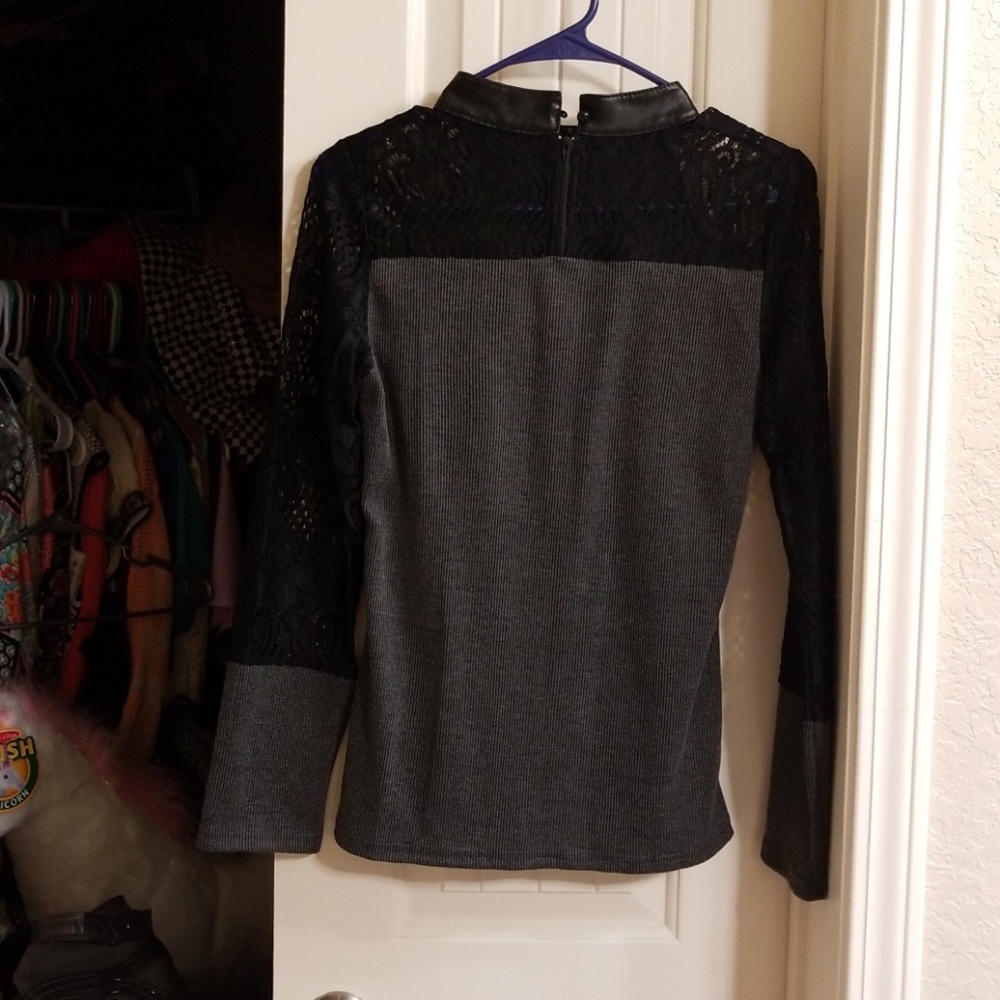 Sexy stretchy lace sleeved top